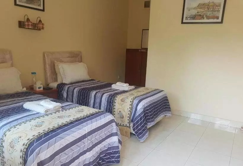 ペンション Whiterose Guesthouse