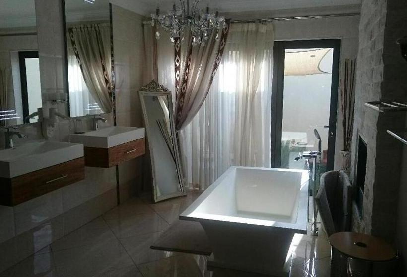 פנסיון Eagle Rock Executive Guest House