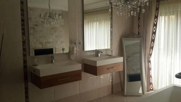 פנסיון Eagle Rock Executive Guest House