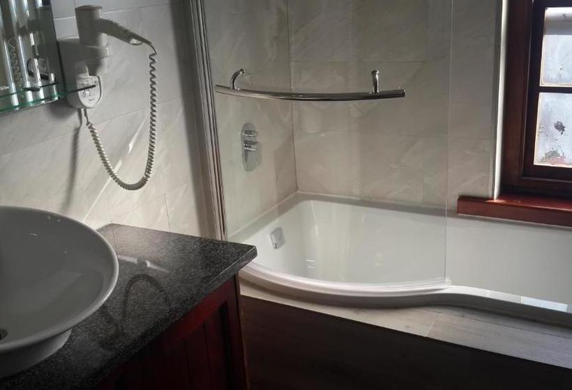 פנסיון Eagle Rock Executive Guest House