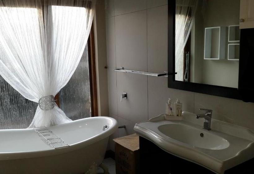 פנסיון Eagle Rock Executive Guest House