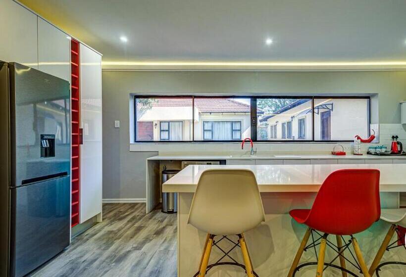 פנסיון Eagle Rock Executive Guest House