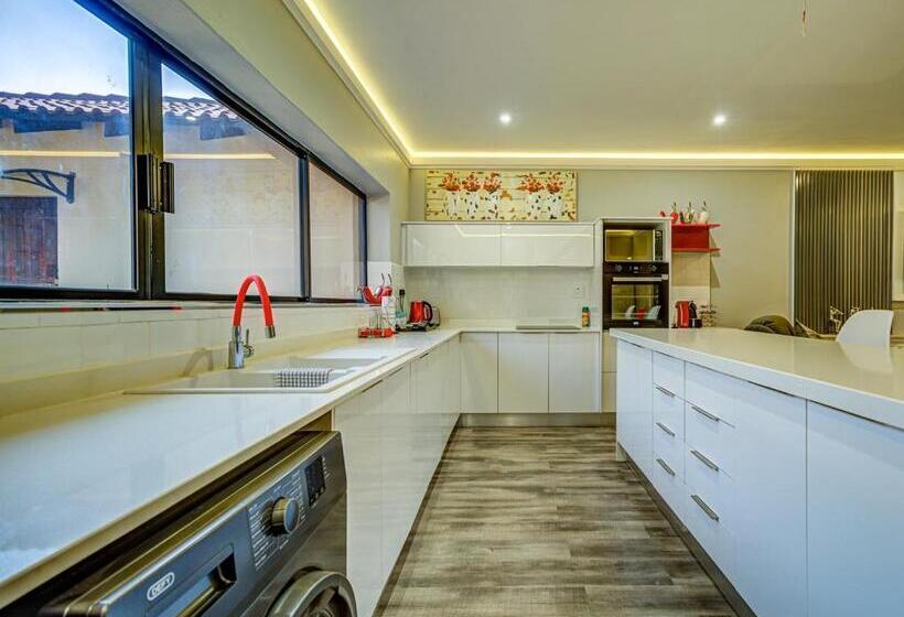 פנסיון Eagle Rock Executive Guest House