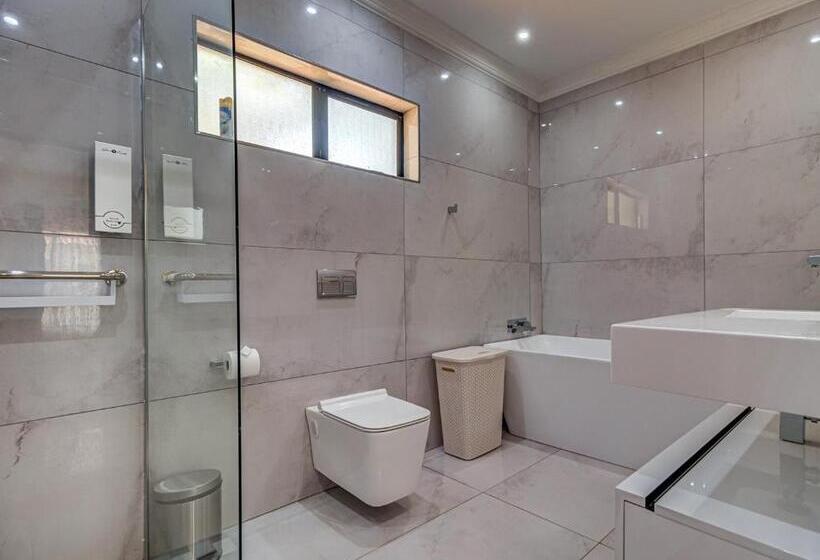 פנסיון Eagle Rock Executive Guest House