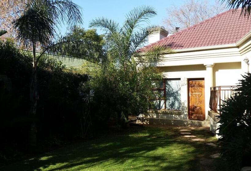 פנסיון Eagle Rock Executive Guest House