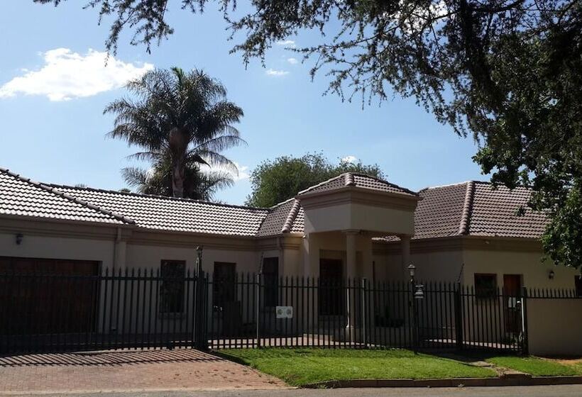 פנסיון Eagle Rock Executive Guest House