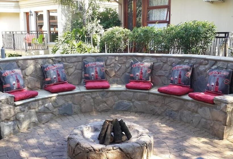 פנסיון Eagle Rock Executive Guest House