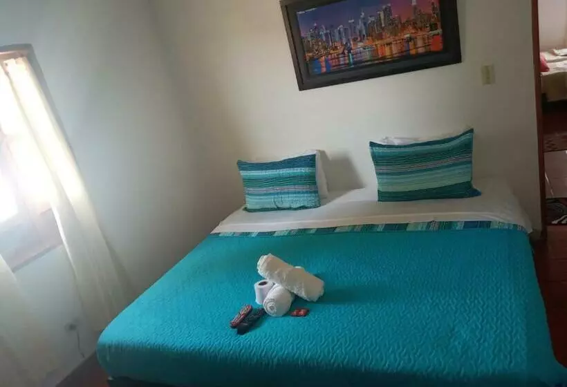 ペンション Hostal El Pino