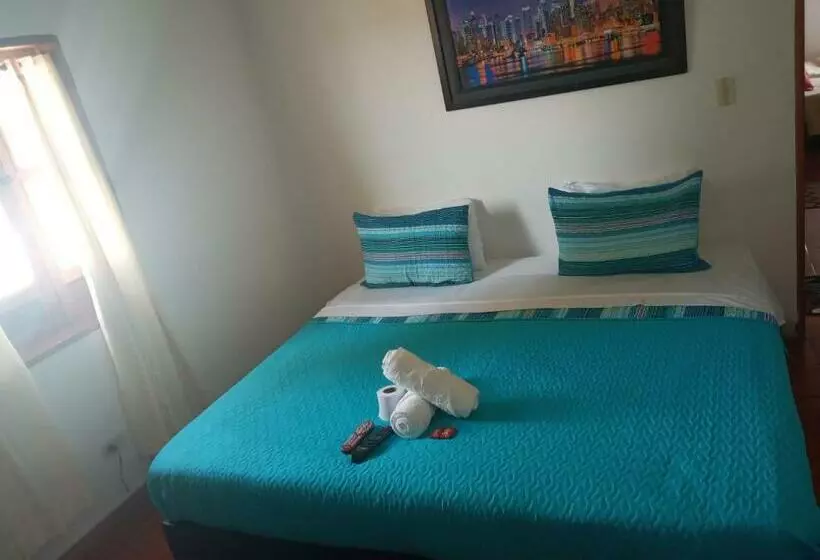 ペンション Hostal El Pino
