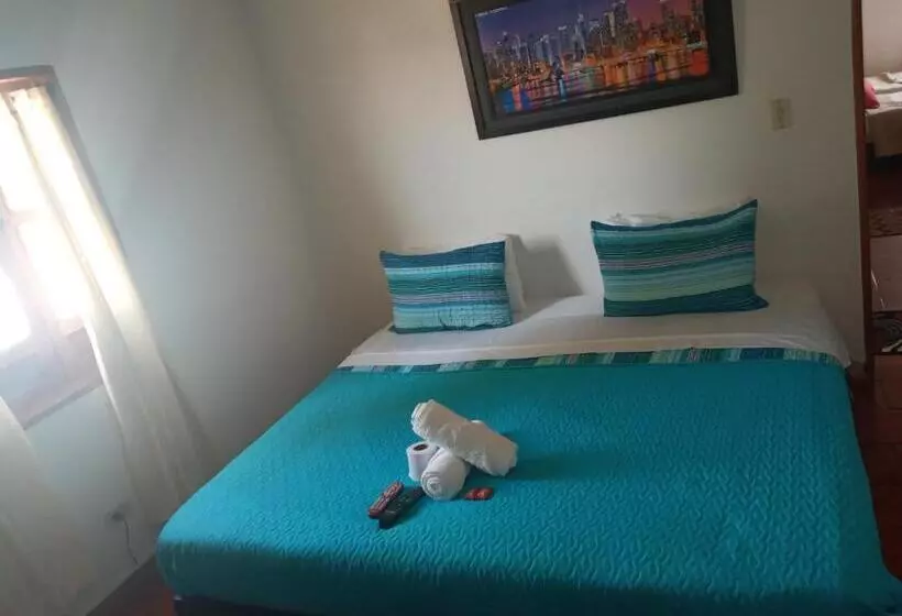 ペンション Hostal El Pino