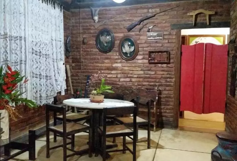 Retkeilymaja Pousada Madalena