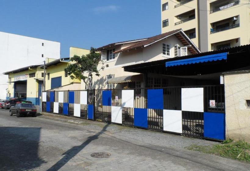 ペンション Austria Hostel & Pousada