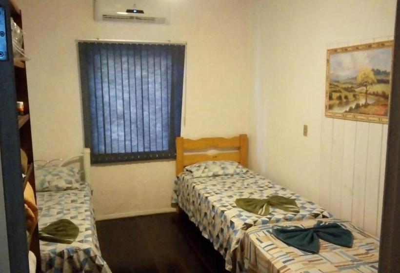 ペンション Austria Hostel & Pousada