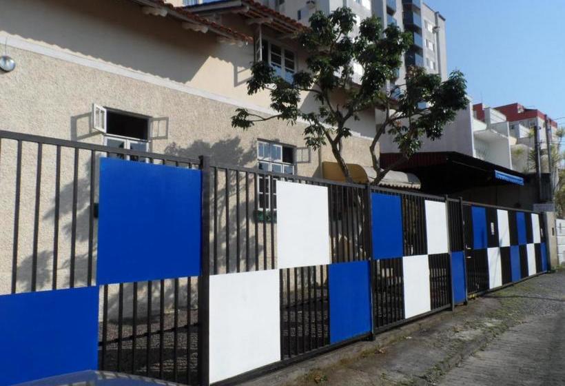 ペンション Austria Hostel & Pousada