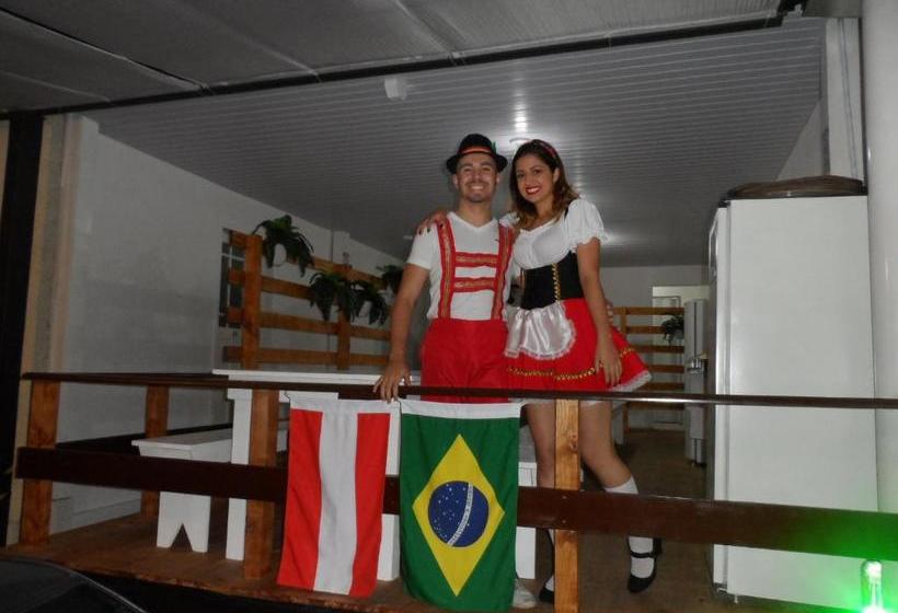 ペンション Austria Hostel & Pousada