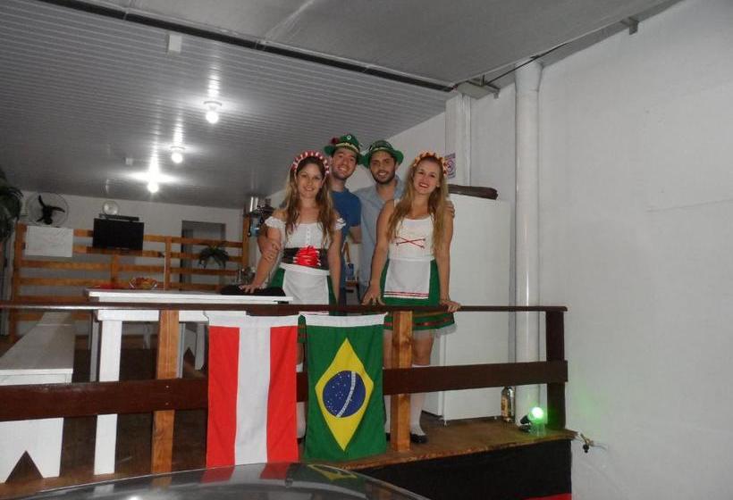 ペンション Austria Hostel & Pousada