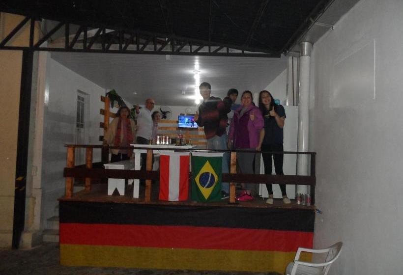 ペンション Austria Hostel & Pousada