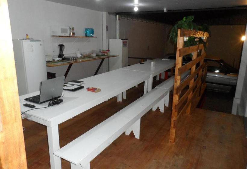 ペンション Austria Hostel & Pousada