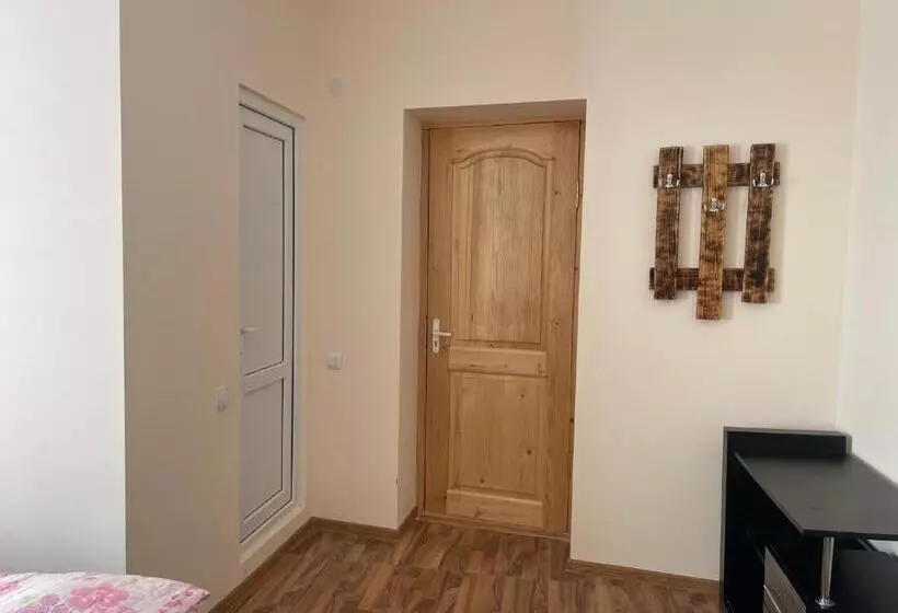 پانسیون Guest House Ketevan Niguriani