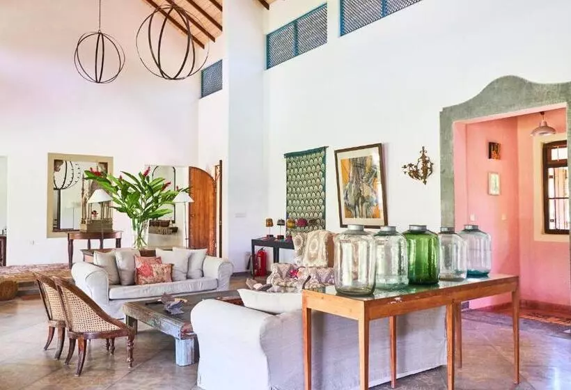 ペンション Samadara Estate, Midigama