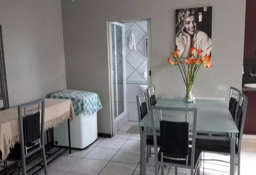 Majatalo Abby's Guesthouse