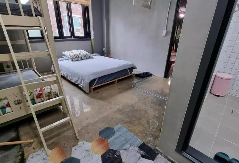 ペンション Jungle Guesthouse