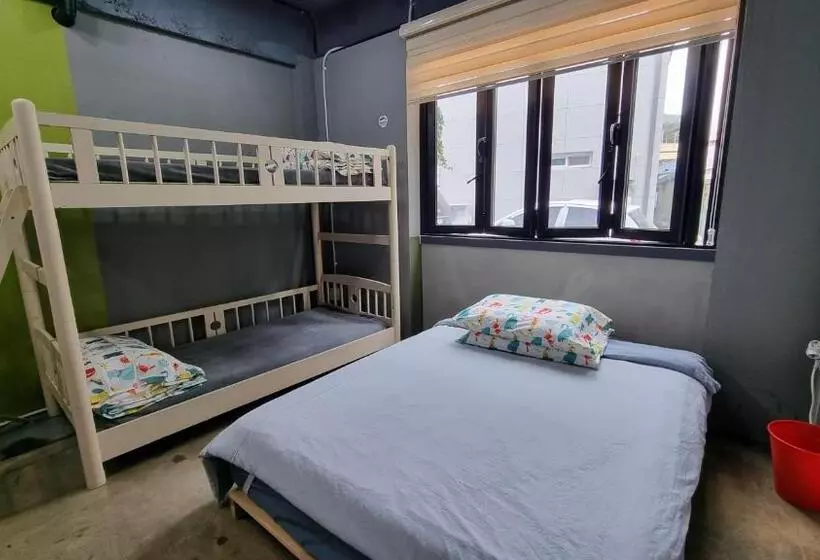 ペンション Jungle Guesthouse