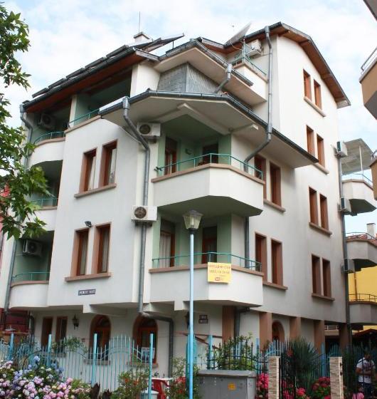 פנסיון La Kameya