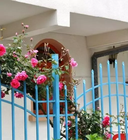پانسیون La Kameya