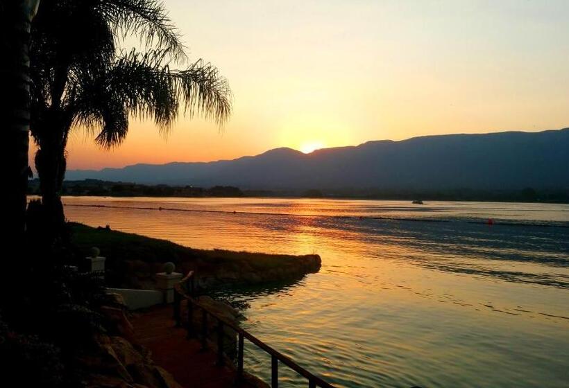 بنسيون The Blue Crane Villa