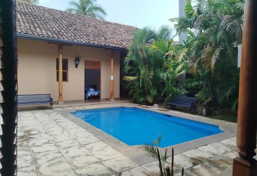 هاستل Backpackers Inn