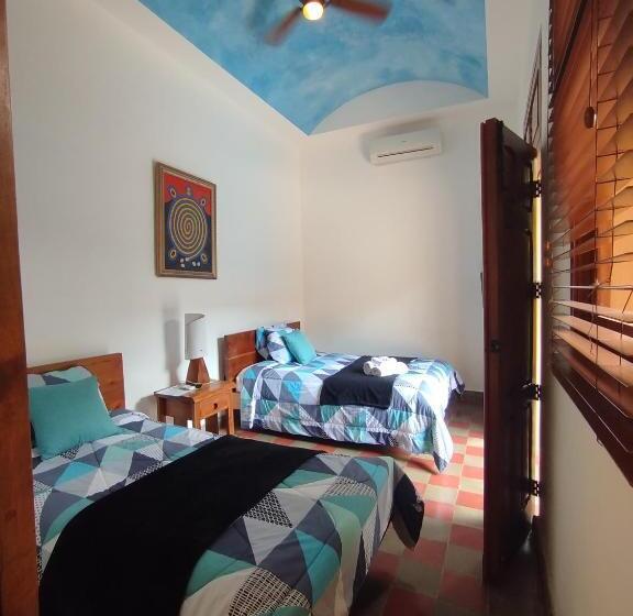 هاستل Backpackers Inn