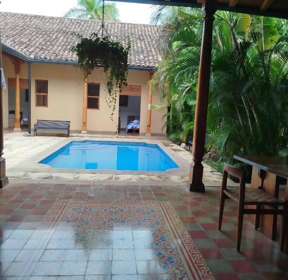 هاستل Backpackers Inn