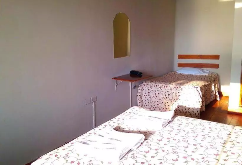 Majatalo Hostal La Rivera