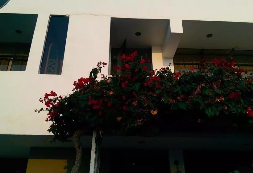 Majatalo Hostal La Rivera