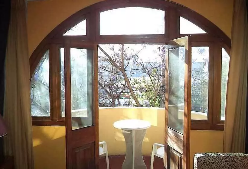پانسیون Paris Hostal Boutique