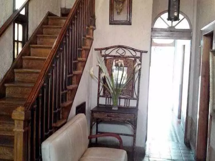 پانسیون Paris Hostal Boutique