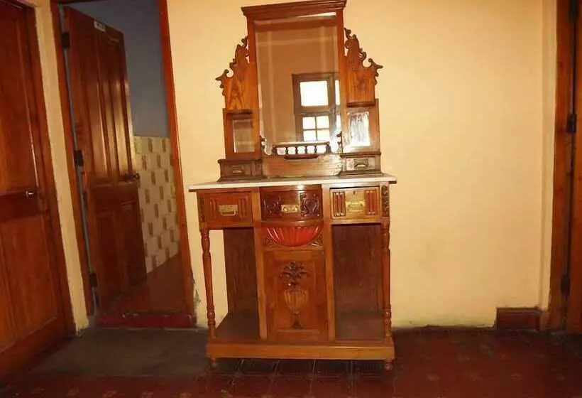 پانسیون Paris Hostal Boutique
