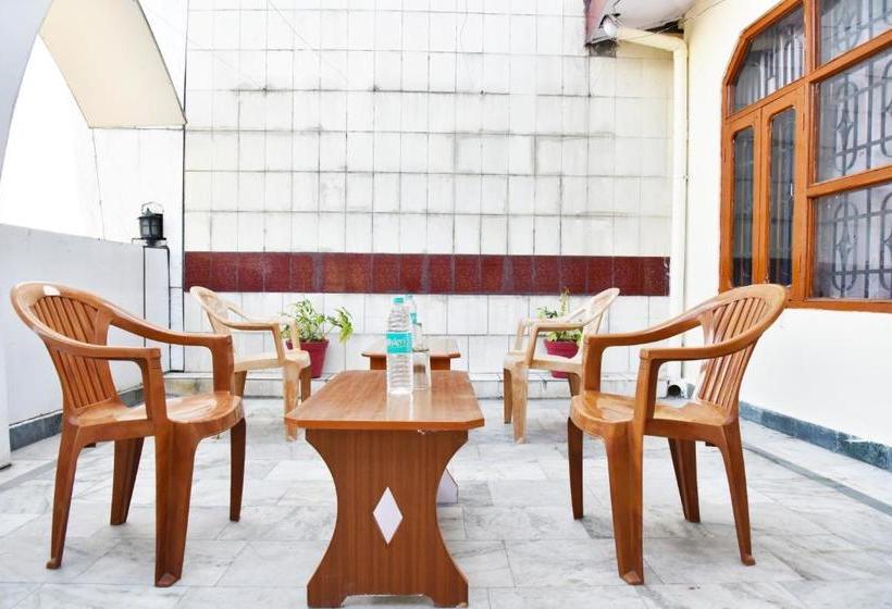 פנסיון Surbhi Guest House