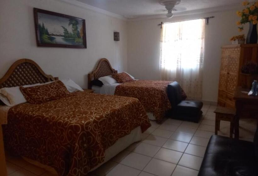 پانسیون Posada De La Conspiración