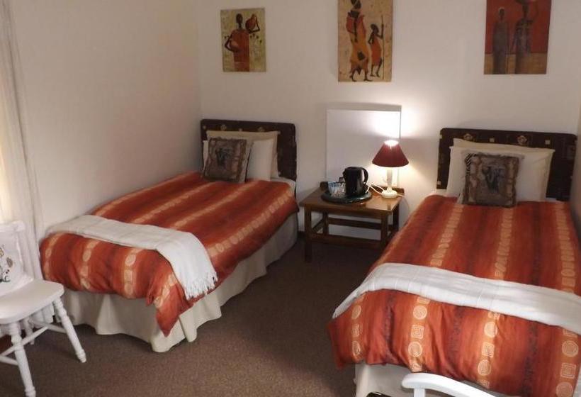 Пансион Thatchings Guest House