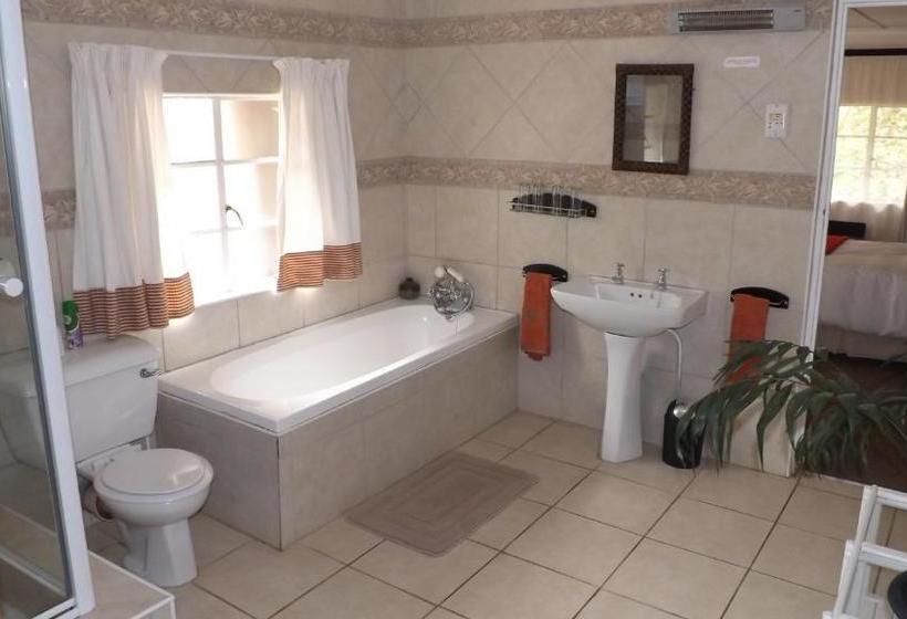 Пансион Thatchings Guest House