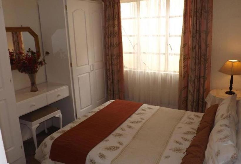 Пансион Thatchings Guest House