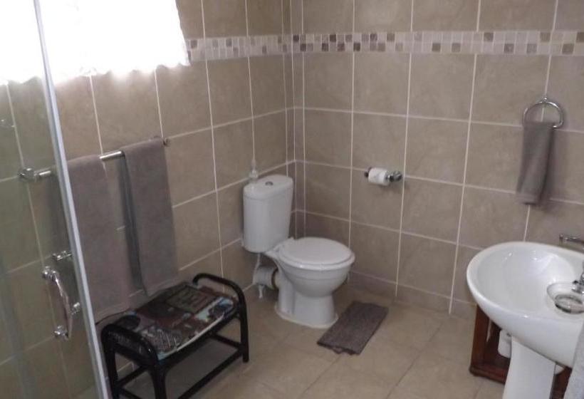 Пансион Thatchings Guest House