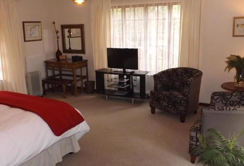 Пансион Thatchings Guest House