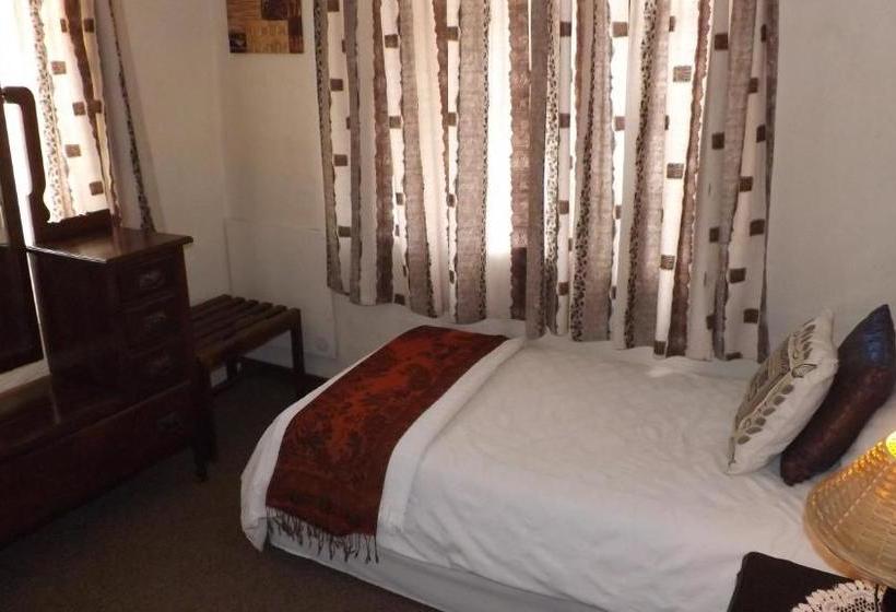 Пансион Thatchings Guest House