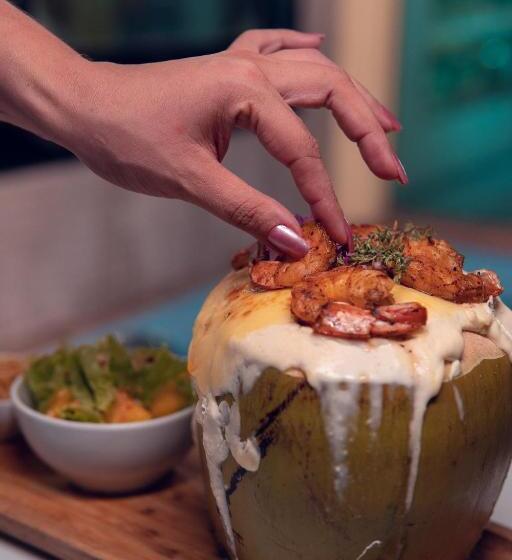 Status Motel Check In Livre