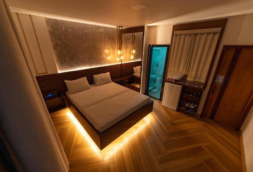 Status Motel Check In Livre