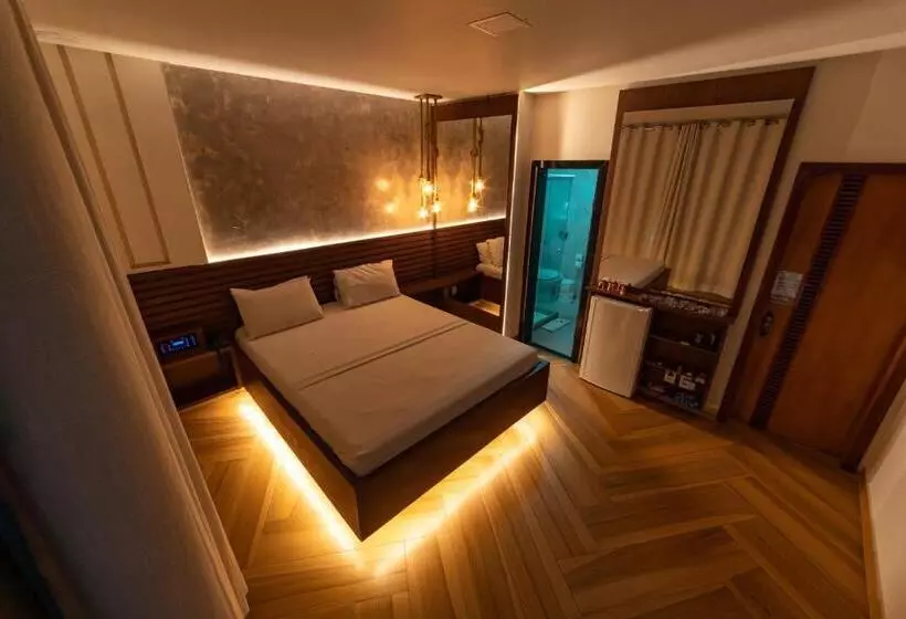 Status Motel   Check In Livre