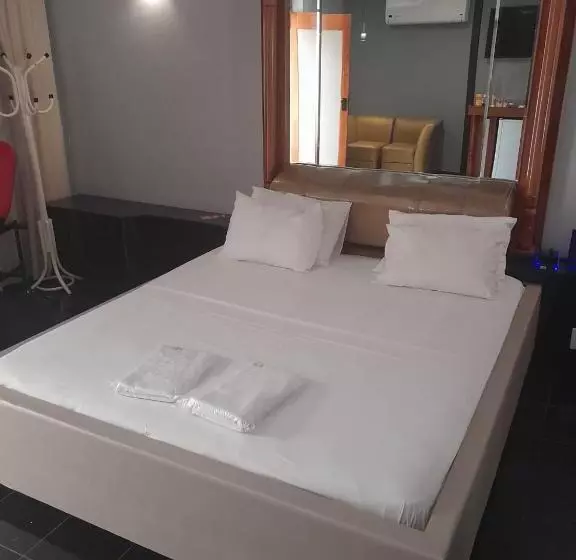 Status Motel   Check In Livre